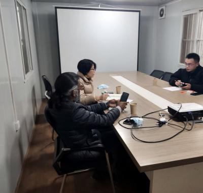 國外客戶來我廠考察，試駕奔馬小型壓路機(jī)